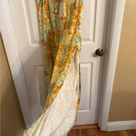 Shore Brand Floral Pant with long slits in legs SZ M GORGEOUS!! NWT - Picture 2 of 4
